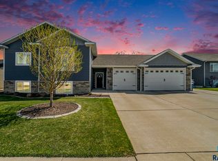 1170 N West Ave, Madison, SD 57042