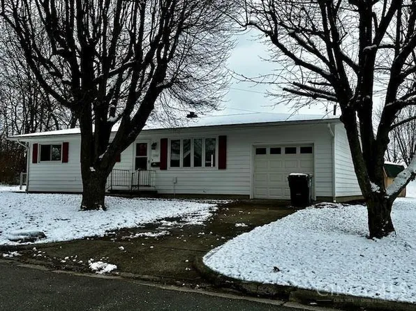 1090 Williams Dr, Wilmington, OH 45177