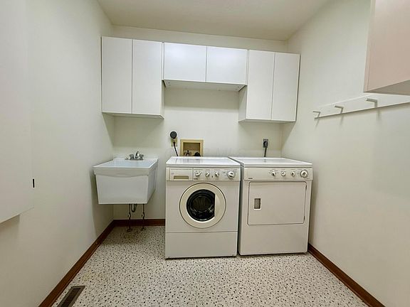 3rd image of 609 Piedmont Ln