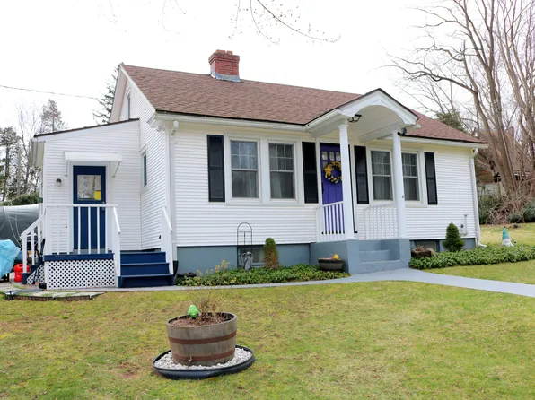 4 Grove Terrace, Portland, CT 06480