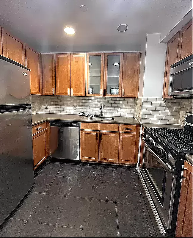 327 East 101st Street — Photo 4