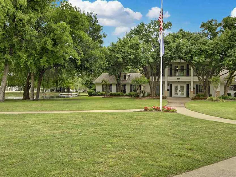 Southfork — Photo 3