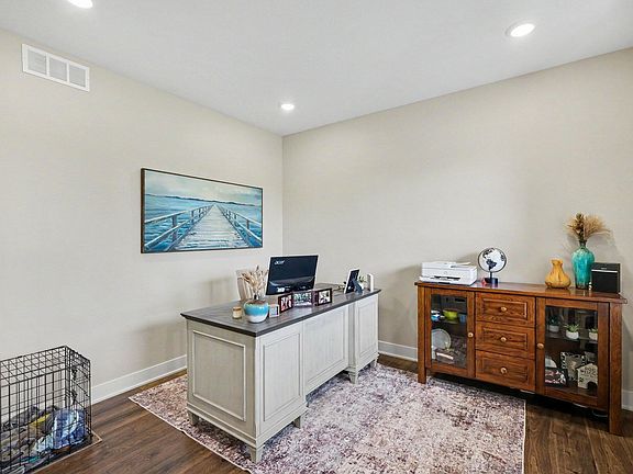 3rd image of 7816 Woodhurst Dr NE