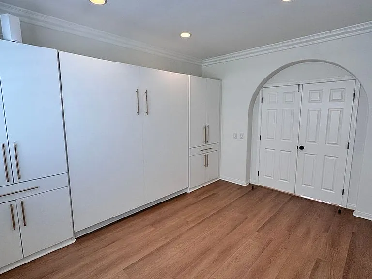 326 Manila Ave — Photo 8