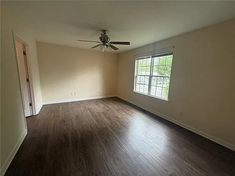 683 Grant St #I — Photo 5