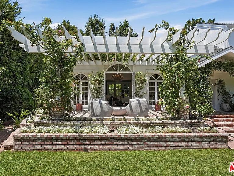 317 S Burlingame Ave — Photo 3