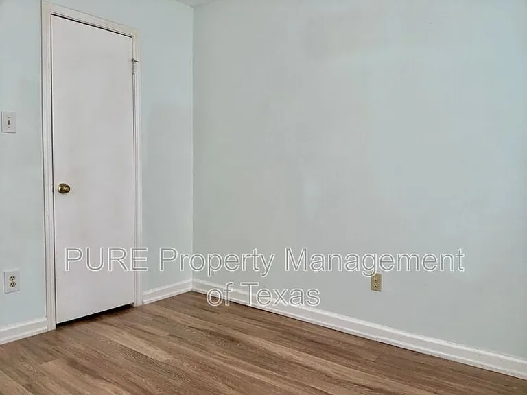 606 Eaglecreek Dr — Photo 17