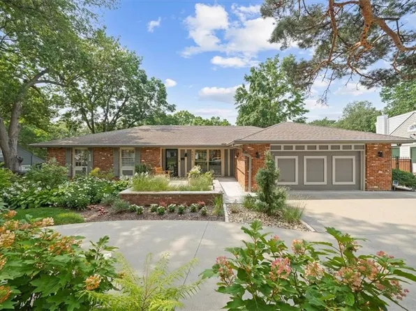 2605 Somerset Dr, Leawood, KS 66206