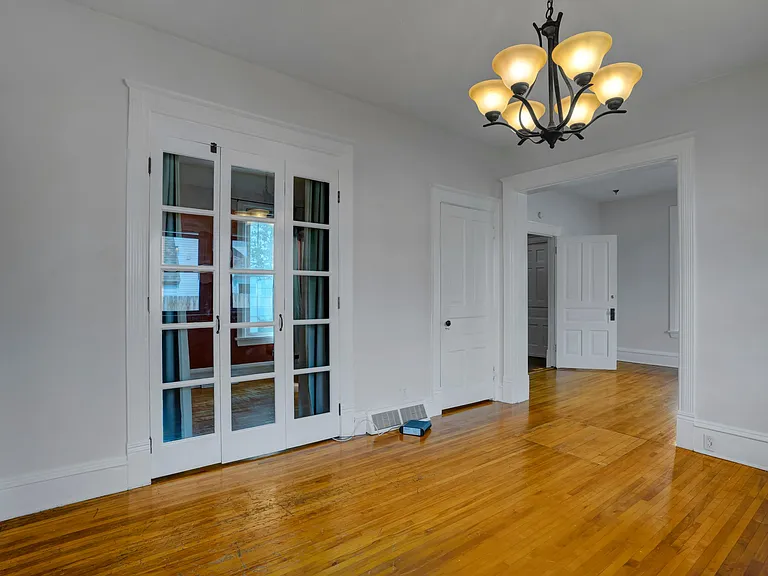 1022 20th Ave NE #1 — Photo 7