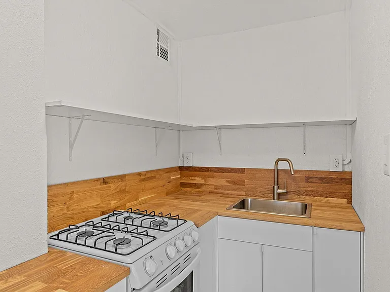 St. Regis Apartments — Photo 63
