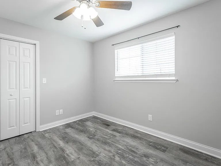 8214 Holly Crest Dr — Photo 33
