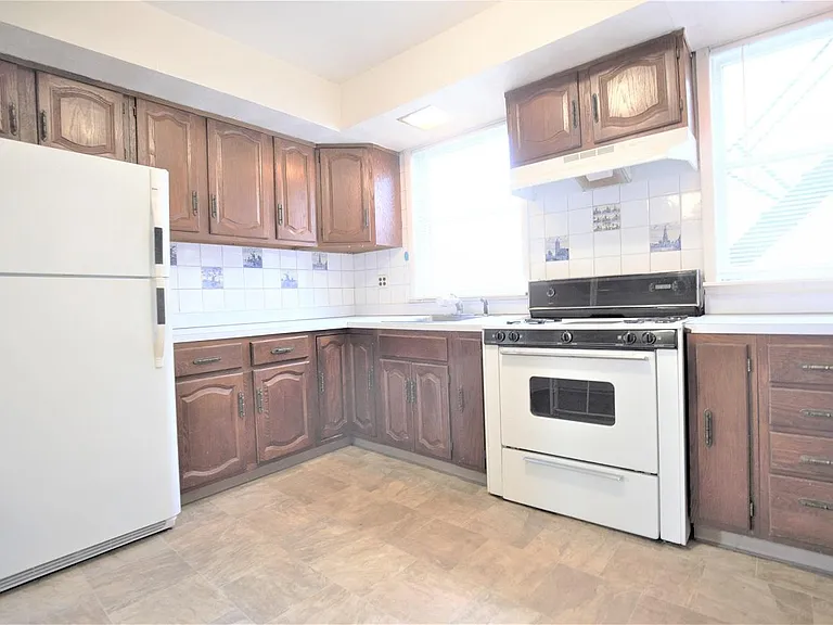 600 Washington St #1 — Photo 2