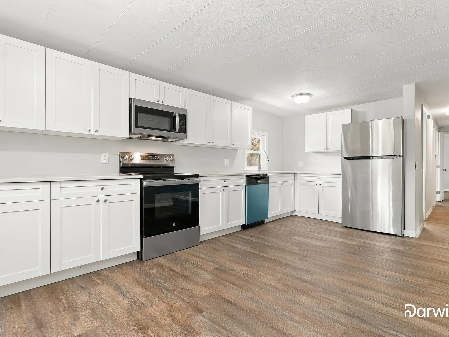 3 bed, 1.5 bath, 1104 sqft, $2,310 — Photo 2