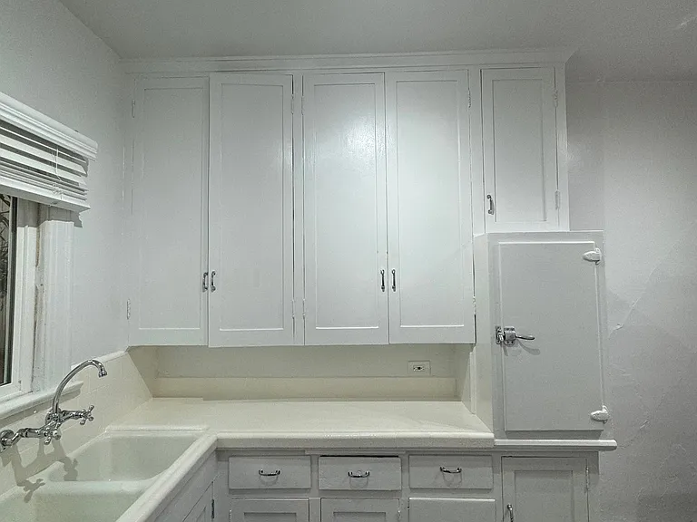 1949 N Vermont Ave #4 — Photo 12