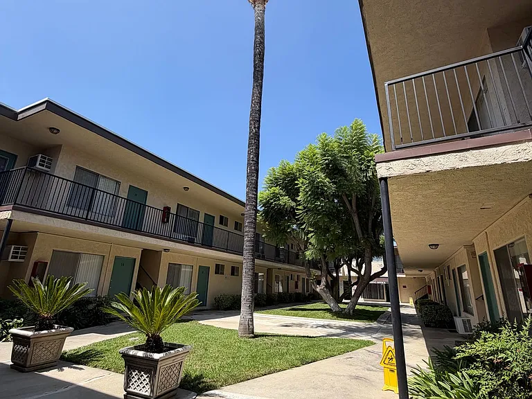 Stone Gate Apartments — Photo 1