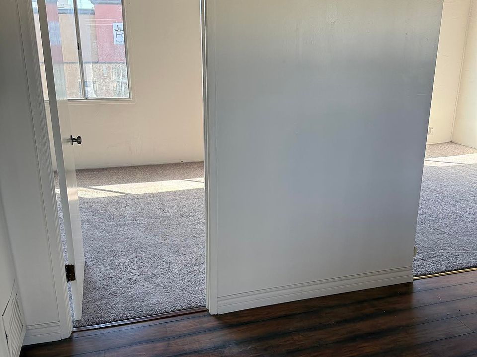 2nd image of 2208 N Lakewood Blvd APT 2