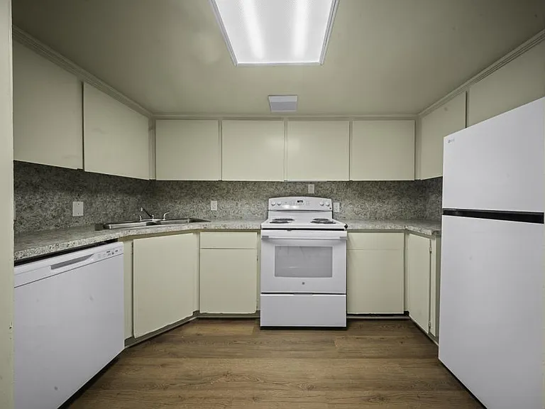 208 E Starr Ave #1 — Photo 6