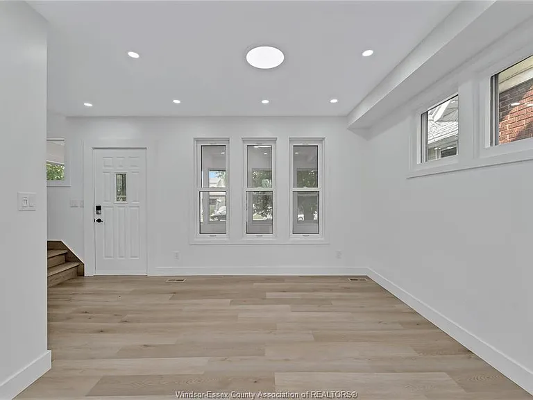 1245 Giles Blvd E — Photo 9