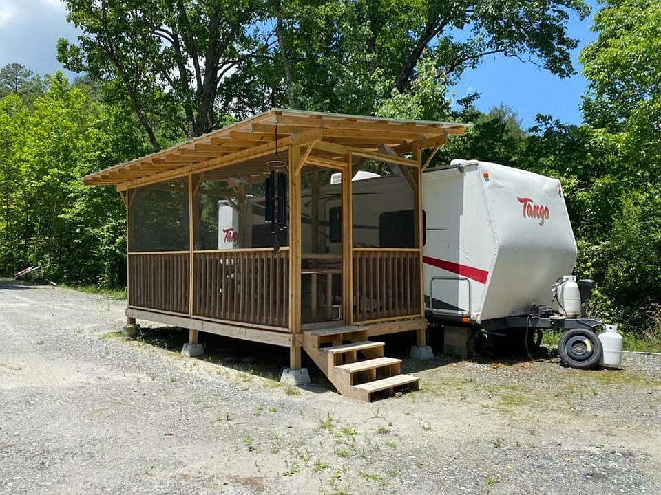 1st image of 210 Ridge Rd