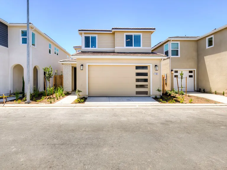 1498 Vintage Ln — Photo 1