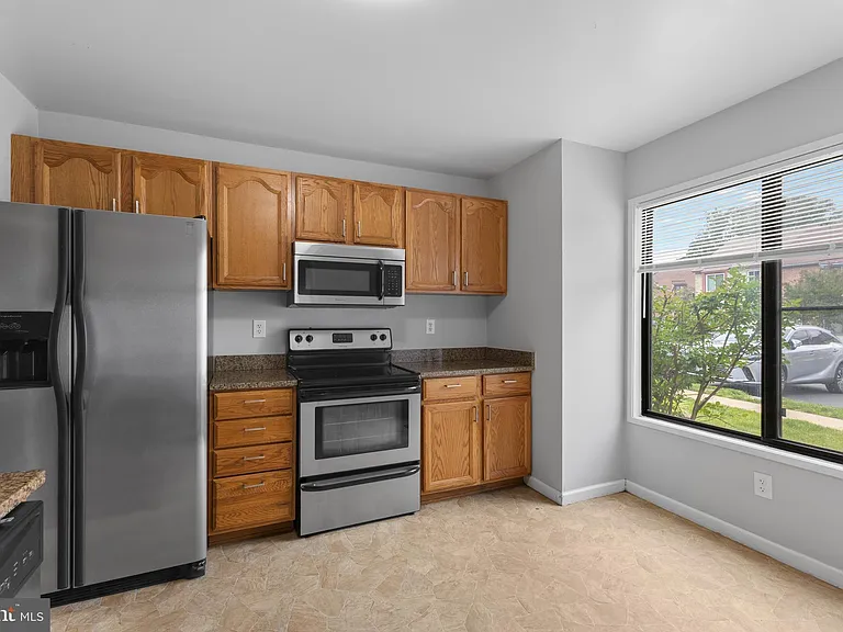 2813 Cambridge Dr — Photo 7