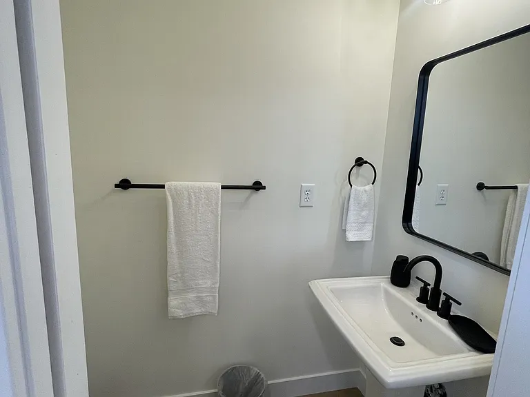 2233 Jefferson Ave #4 — Photo 10