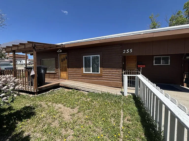 235 Curtis St — Photo 1