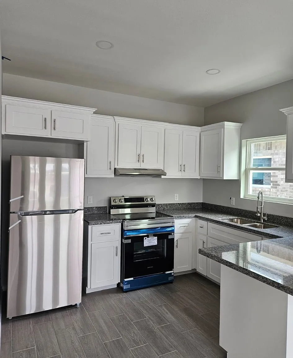 The Oasis Apartments — Photo 3