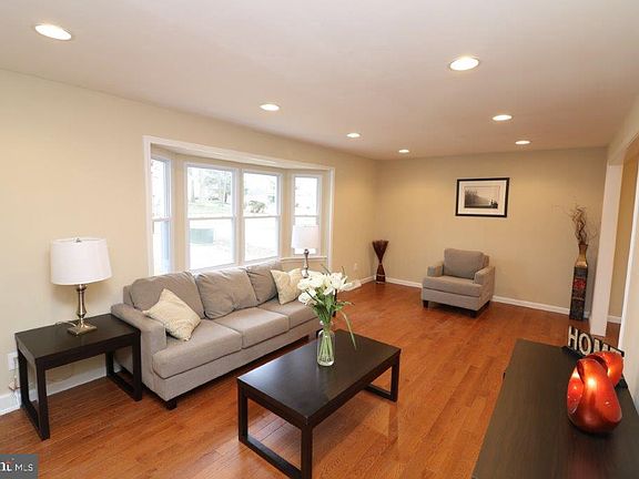 5th image of 806 Parkside Blvd