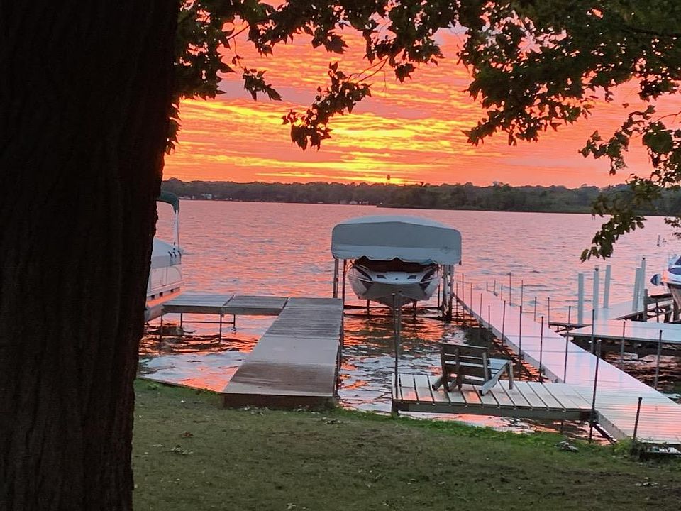 2nd image of 20 N Pistakee Lake Rd
