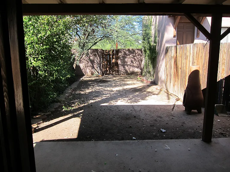 724 E 1st St #2 — Photo 6