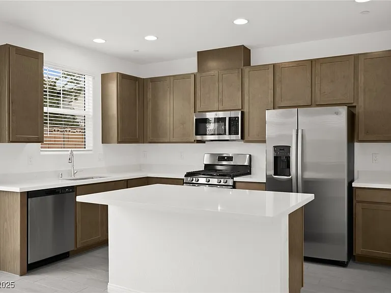 10140 Gabby Glen St — Photo 2
