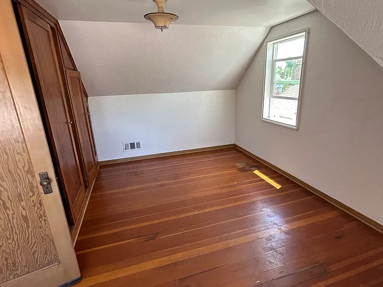 909 S Pleasant Ave — Photo 12