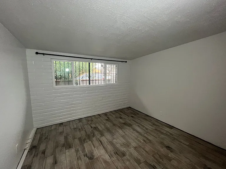 109 E Alturas St — Photo 8