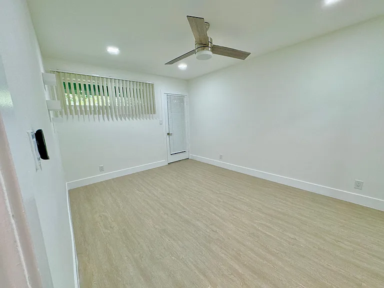 1045 N Edinburgh Ave #4 — Photo 11