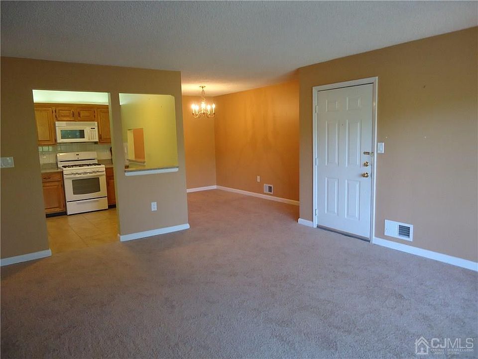 1st image of 313 Wimbeldon Ct