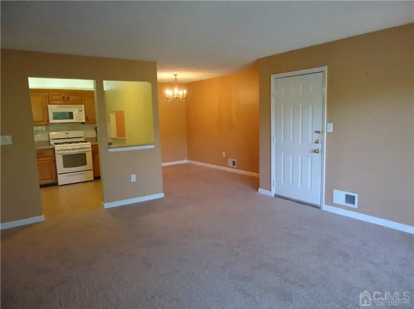 313 Wimbeldon Ct, North Brunswick, NJ 08902