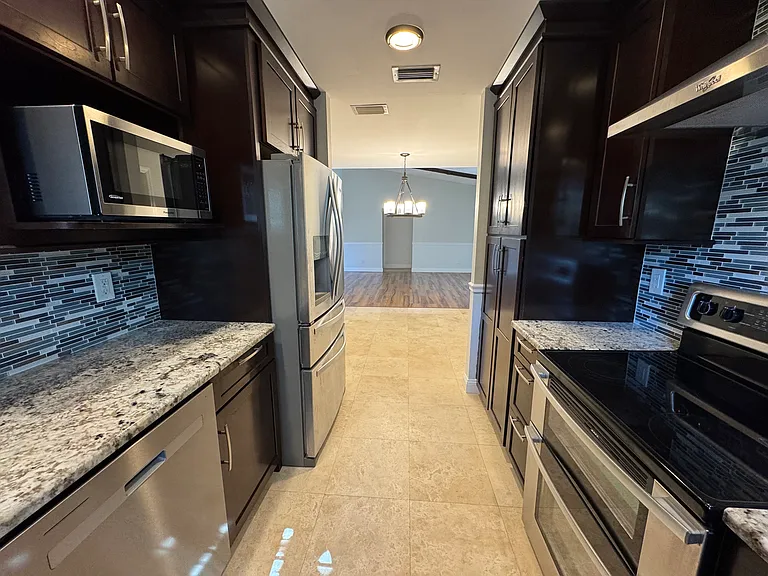 3333 Hunt Club Dr — Photo 6