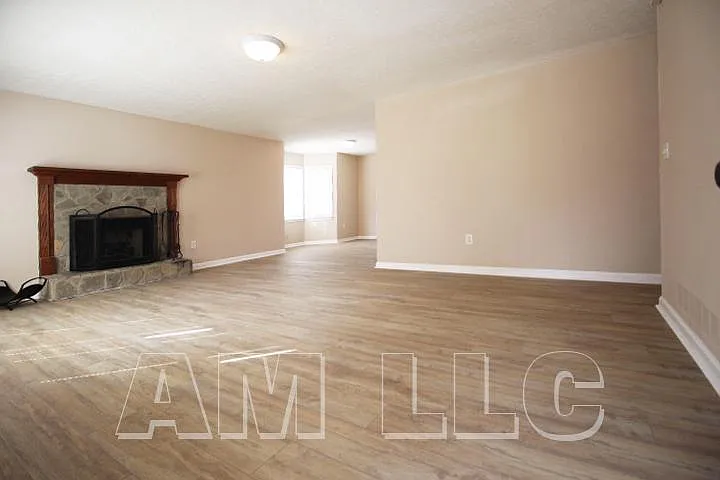 401 Oak Landing Cir — Photo 3