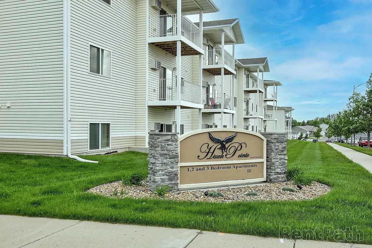 Photo 1 of 30 - Hawk Pointe Apartments - Bismarck, ND Primary Photo - Hawk Pointe Apartments