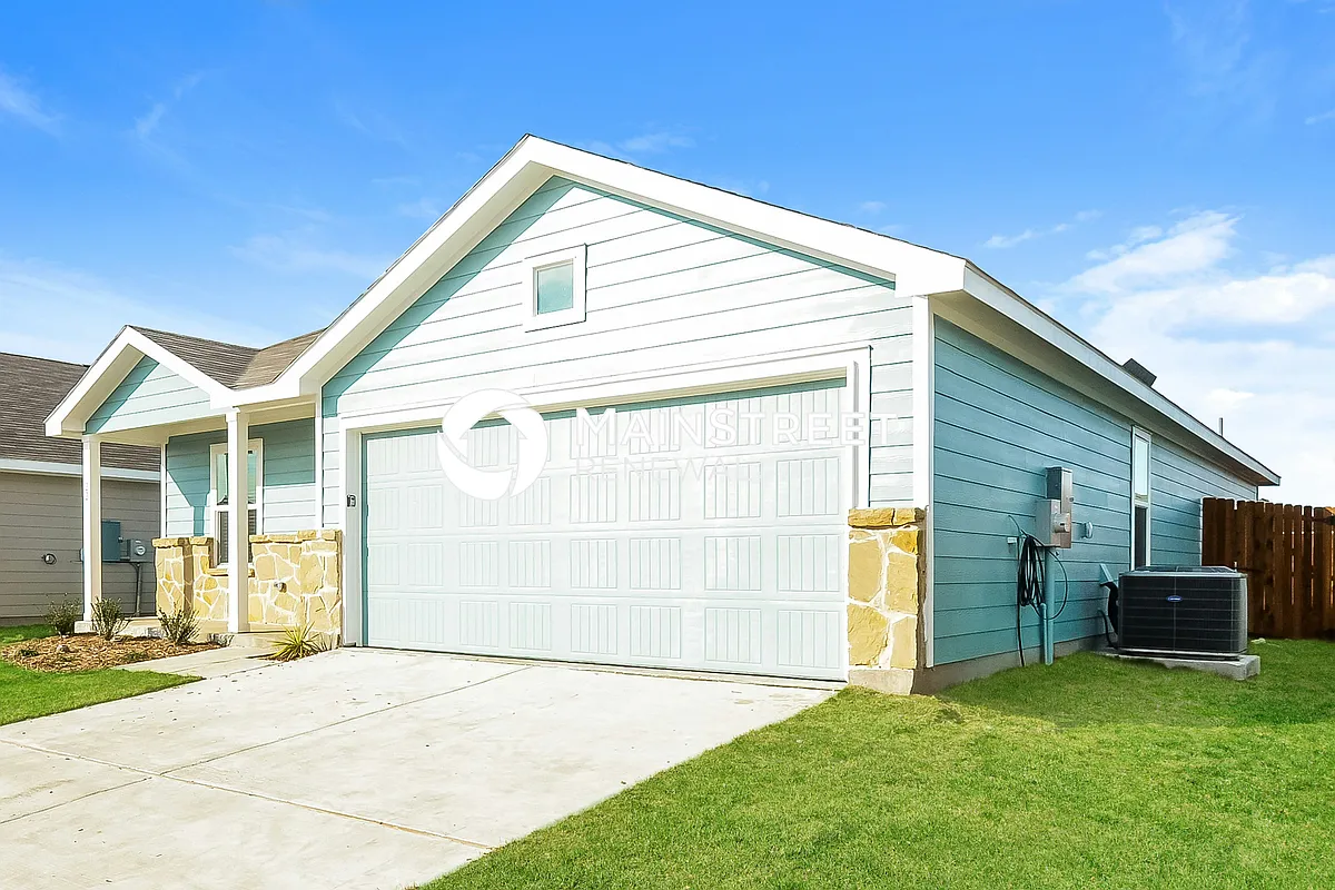 Front View - 122 Lemongrass Dr