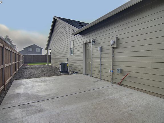 3rd image of 13805 NE 92nd Cir