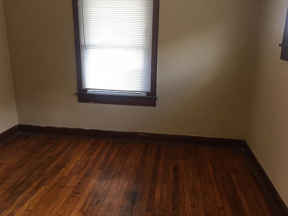 3rd image of 18 E Legrande Ave