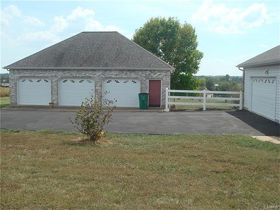 2nd image of 105 College Del Dr