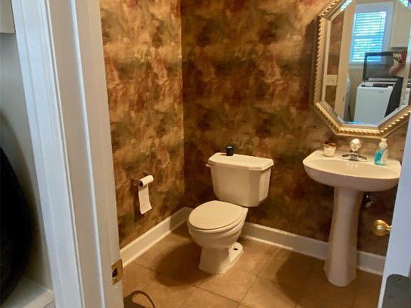 3rd image of 8512 Carillion Pl