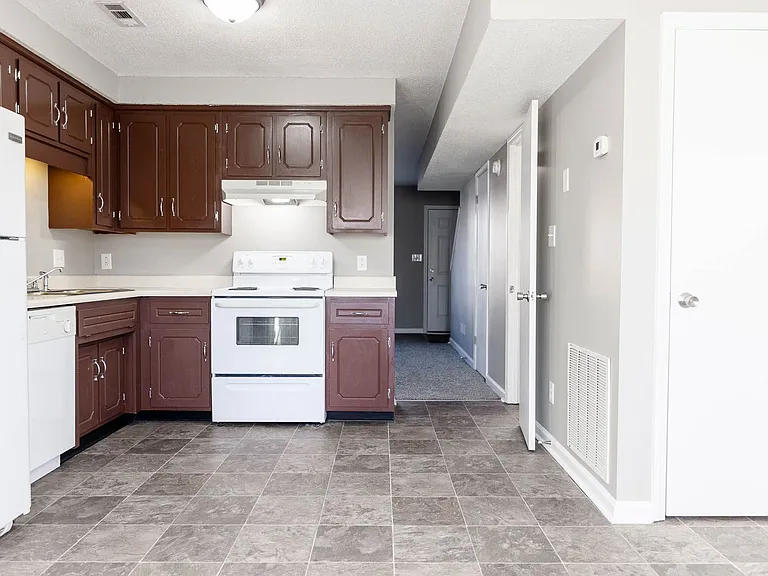 1650 Baltimore Dr — Photo 5