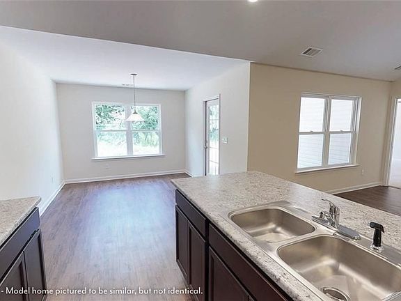 3rd image of 216 Roswell Dr E