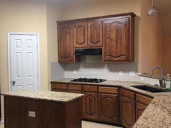 5th image of 15783 Ducote Dr