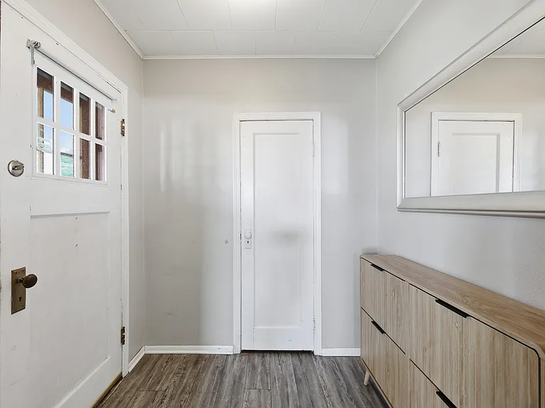826 E 34th Ave — Photo 5