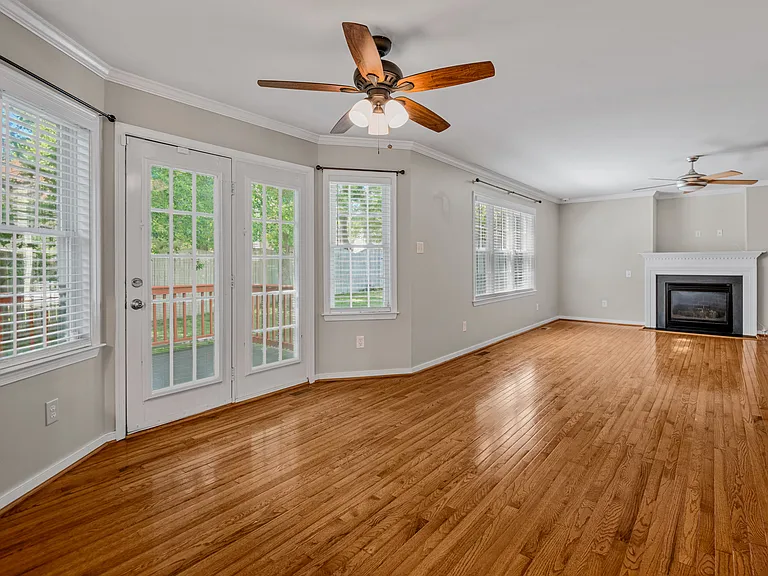 3924 Liberty Point Dr — Photo 18